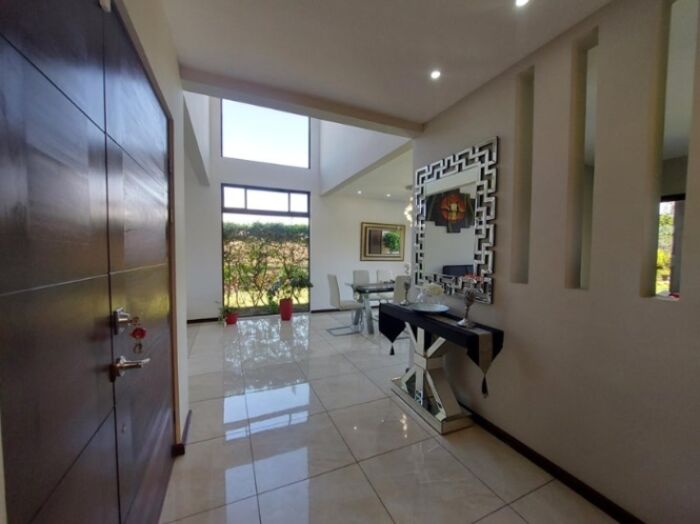 CASA EN VENTA, GUÀCIMA ALAJUELA,$320.000 COD#26-723 en Guácima, Alajuela — $3,200,000