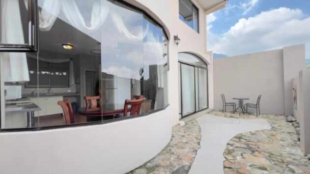 Se alquila moderna casa en condominio de San Antonio Escazú 26-760 in San Antonio, Escazú, San José — $1,650
