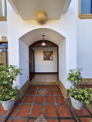 Casa Independiente en Santa Barbara de Heredia cercanías Barva en Santa Bárbara, Heredia — ₡ 228 000 000 - Foto 2 de 28