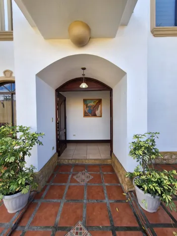 Casa Independiente en Santa Barbara de Heredia cercanías Barva en Santa Bárbara, Heredia — ₡ 228 000 000 - Foto 2 de 28