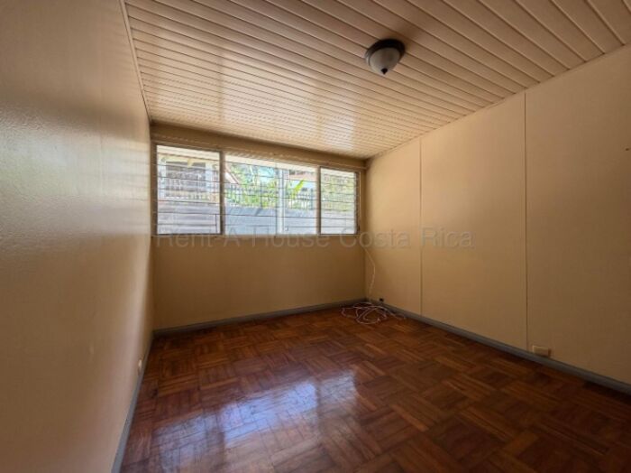 Se vende casa con amplio patio en Escazú San José 26-1594 in Escazú, San José — $395,000