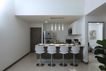 Moderno Apartamento en Condominio en Bello Horizonte con lindas vistas in Escazú, San José — $165,000 - Photo 4 of 12