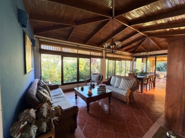 Venta de Espectacular Casa en Guachipelin, Escazú / Mls. 26-1295 OFC JB en San Rafael, Escazú, San José — $850,000