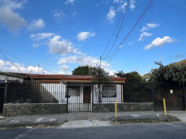 Venta de Casa en Tirráses de Curridabat. RAH 25-2004 en Tirrases, Curridabat, San José — ₡ 71 000 000
