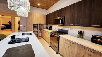 Venta de Casa AMUEBLADA en Residencial Santa Rosa-Tamarindo, Santa Cruz. RAH 27-153 in Tamarindo, Santa Cruz, Guanacaste — $420,000 - Photo 4 of 10