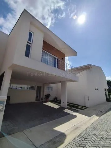MLS-27-171 KQ VENTA CASA ULLOA HEREDIA CONTACTENOS AL # 88987222 in Ulloa, Heredia — $389,000