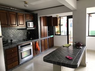 Bella casa dos plantas en Lagunilla de Heredia en Ulloa, Heredia — $148,000 - Foto 3 de 13