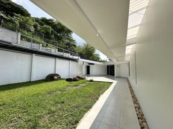 Venta de Amplia y Espectacular Casa en Santa Ana / OFC Mls. 25-1146 in Piedades, Santa Ana, San José — $610,000 - Photo 4 of 23
