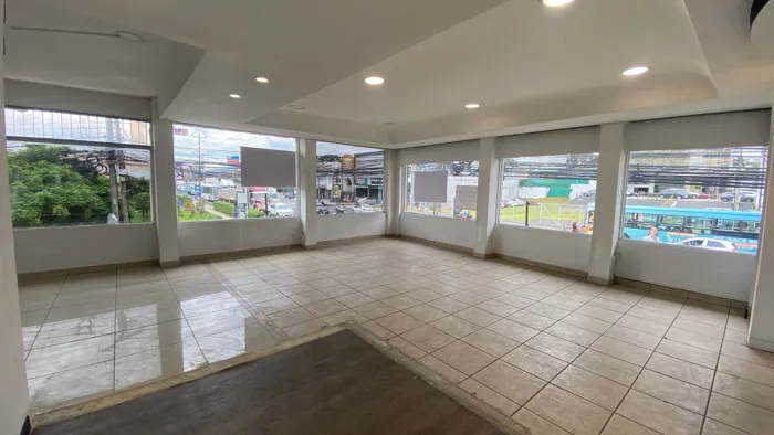 Alquiler Local Comercial Costado Este de POPS Curridabat en Curridabat, San José — ₡ 350 000