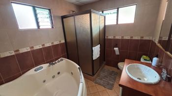 Lindos acabados en lindo vecindario de Atenas! in Atenas, Alajuela — $199,000 - Photo 5 of 13
