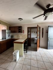 Residencia de ensueño: 1 casa, 5 apts, piscina ,2 ranchos y 2 parqueos en Jacó, Garabito, Puntarenas — $900,000 - Foto 3 de 39