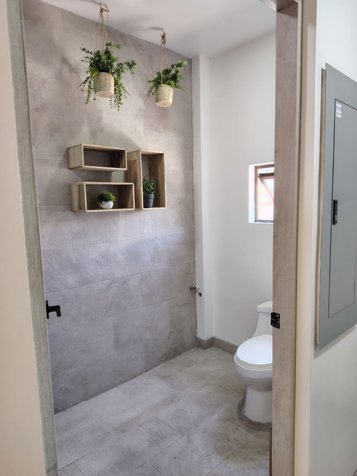 ALQUILER DE LOCAL COMERCIAL, SAN JOSE, ESCAZU, GUACHIPELIN in Escazú, San José — $1,377