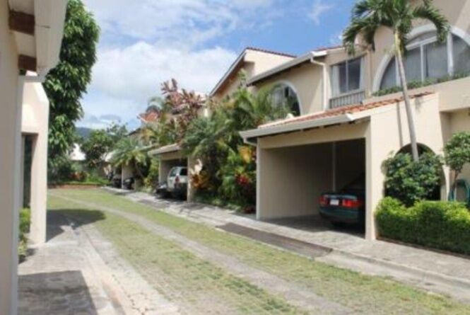 Se vende casa en Escazú San José 26-986 en San Rafael, Escazú, San José — $325,000