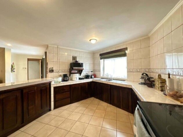 CASA TIBÁS CON AMPLIO JARDÍN  en Anselmo Llorente, Tibás, San José — ₡ 260 000 000