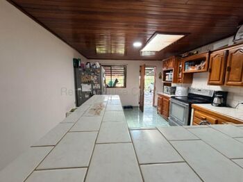 Venta de OPORTUNIDAD... Casa en San Pedro de Barva con Lote de 1061m2  in San Pedro, Barva, Heredia — 133 400 000 ₡ - Photo 4 of 10