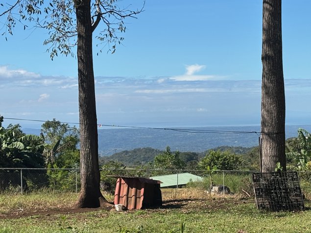 Finca de 13,269m2 con vistas grandes del mar y casita in Atenas, Alajuela — $290,000