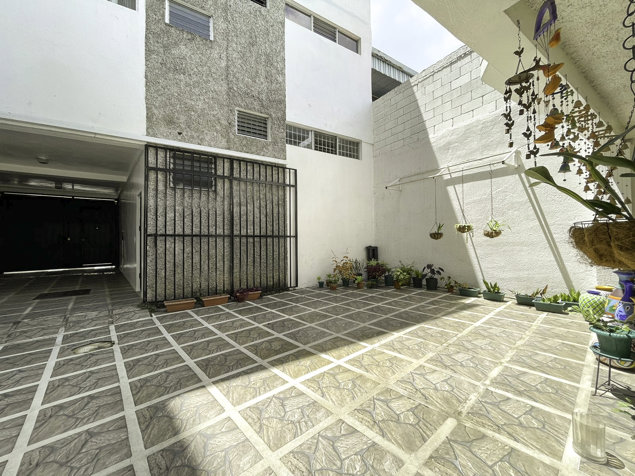 VENTA DE EDIFICIO CON CASA, SAN PEDRO DE MONTES DE OCA in San Pedro, Montes De Oca, San José — $580,000 - Photo 2 of 22