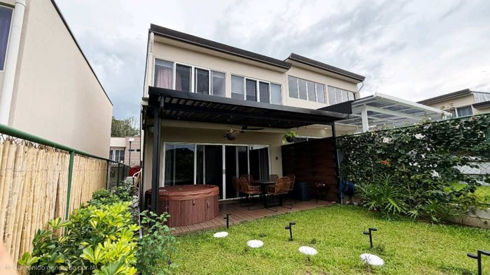 Casa en venta en Ciudad Colón | 3 hab., jardín y piscina in Colón, Mora, San José — $225,000 - Photo 3 of 23