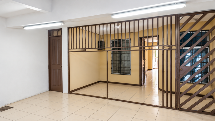 House For Sale In Zapote, San José in Zapote, San José — ₡ 73 000 000 - Photo 3 of 10
