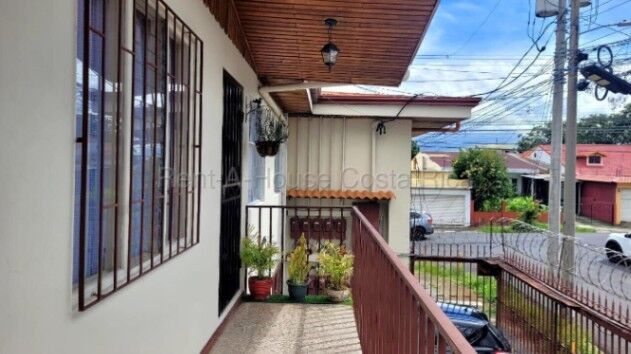 VENDO APARTAMENTO EN TIBAS CENTRO CERCA DE TODO Y ZONA SEGURA. en San Juan, Tibás, San José — ₡ 53 500 000