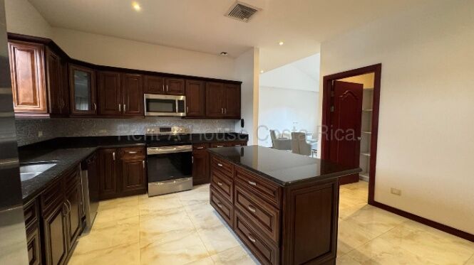 Alquiler | Apartamento amueblado de lujo con amenidades en Escazú #27-32 GS en San Rafael, Escazú, San José — $2,500