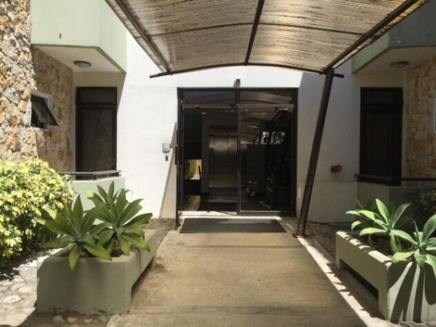 Alquiler apartamento con mezzanina, balcón y bodega #26-983 GS in Uruca, Santa Ana, San José — $1,200