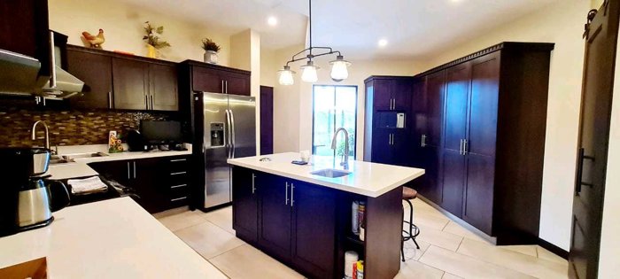 VENDO CASA EN ELEGANTE.CONDOMINIO CERCA DE WALMART CURRIDABAT in Curridabat, San José — $570,000 - Photo 2 of 8