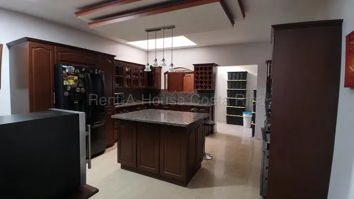 Venta de Casa Amplia en Gravilias, Desamparados #27-883 GS en Gravilias, Desamparados, San José — ₡ 75 000 000 - Foto 2 de 6