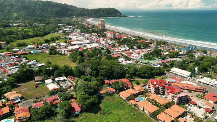 Hermoso Hotel en Jaco Centro in Jacó, Garabito, Puntarenas — $830,000