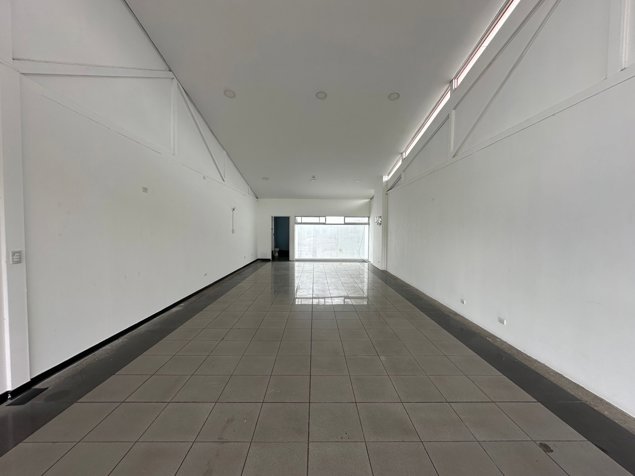 Local Comercial en Curridabat in Curridabat, San José — $1,350 - Photo 2 of 10