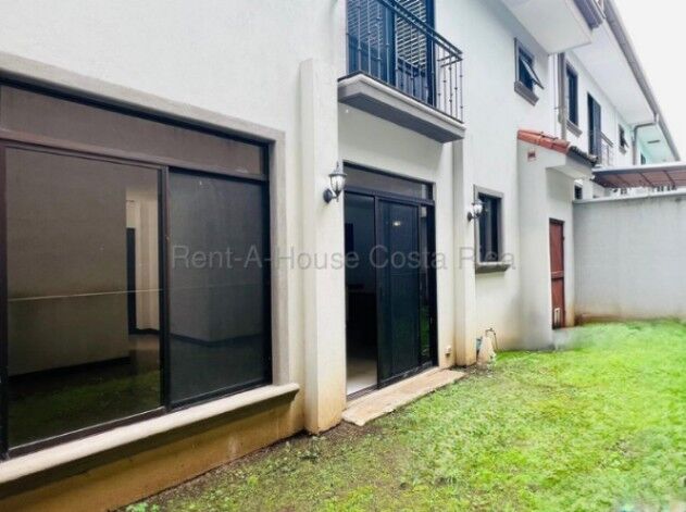 Venta de Casa en Ulloa-Heredia.  en Ulloa, Heredia — ₡ 108 000 000