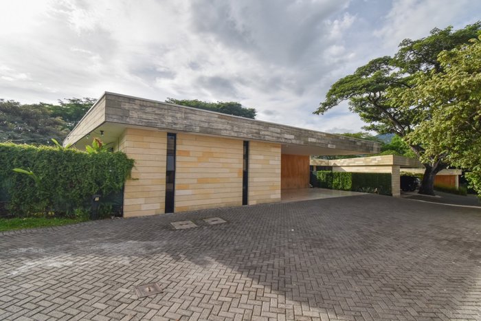 Casa de una Planta con 3 Habitaciones en Valle del Sol in Pozos, Santa Ana, San José — $690,000