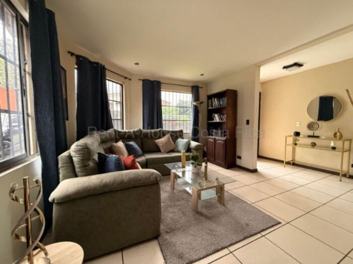 Alquiler de Casa Amueblada en Escazú-San Rafael. RAH 27-114 en San Rafael, Escazú, San José — $1,750