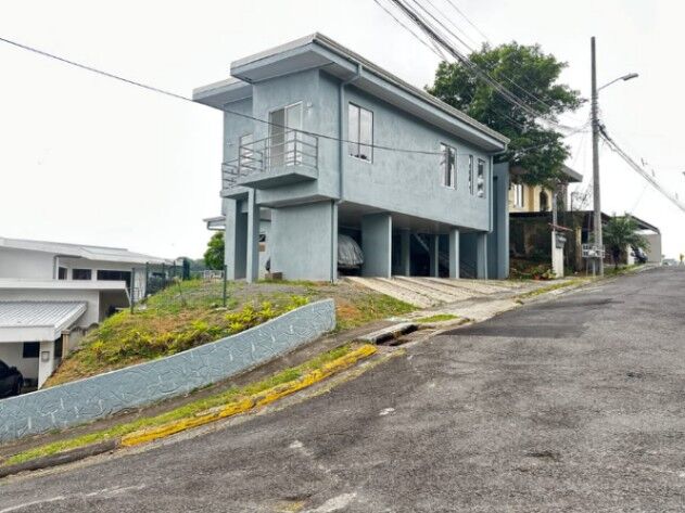 ALQUILO APARTAMENTO EN BRASIL DE SANTA ANA en Brasil, Santa Ana, San José — ₡ 385 000