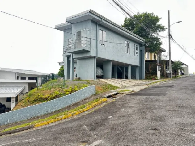 ALQUILO APARTAMENTO EN BRASIL DE SANTA ANA en Brasil, Santa Ana, San José — ₡ 385 000