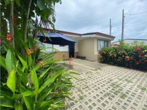 VENTA DE CASA AMUEBLADA Y CON PISCINA, PUNTARENAS, BEJUCO, MÁLAGA  in Puntarenas — $189,000