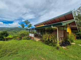 Propiedad Privada con Vistas a las Montañas y Dos Casas en Villa Nueva en El General, Pérez Zeledón, San José — $169,999 - Foto 2 de 37