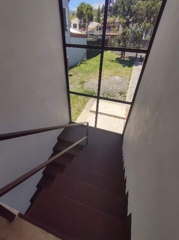 Hermosa casa en la Montaña en Ave del Paraíso  en Ángeles, San Rafael, Heredia — $400,000
