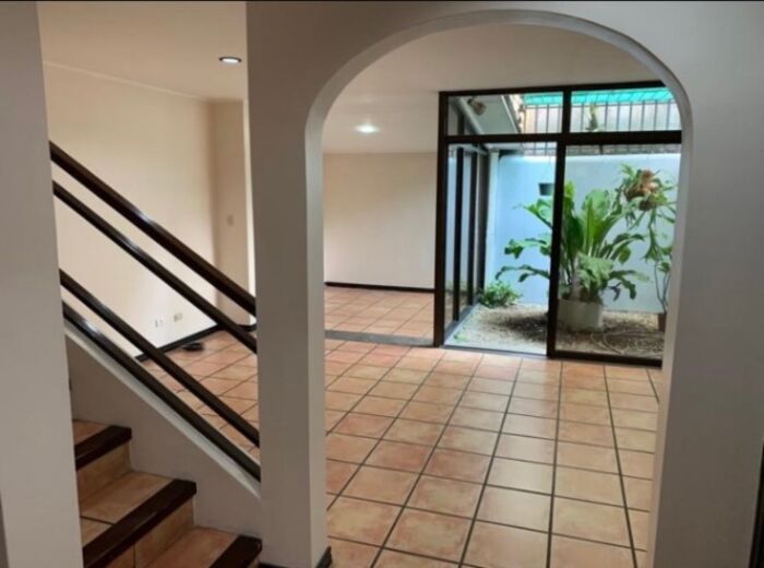 Alquiler Casa en Condominio  en San Rafael, Escazú, San José — ₡ 490 000