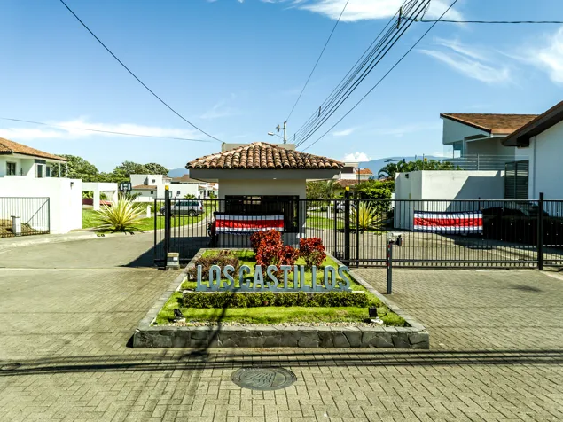 Construya su Sueño en Los Castillos, La Guacima, Lote En Venta en Guácima, Alajuela — $115,000