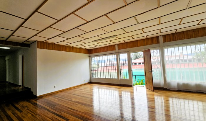 Venta de Amplia y Bella Casa con Apartamento en Montes de Oca in San Pedro, Montes De Oca, San José — $500,000 - Photo 2 of 28