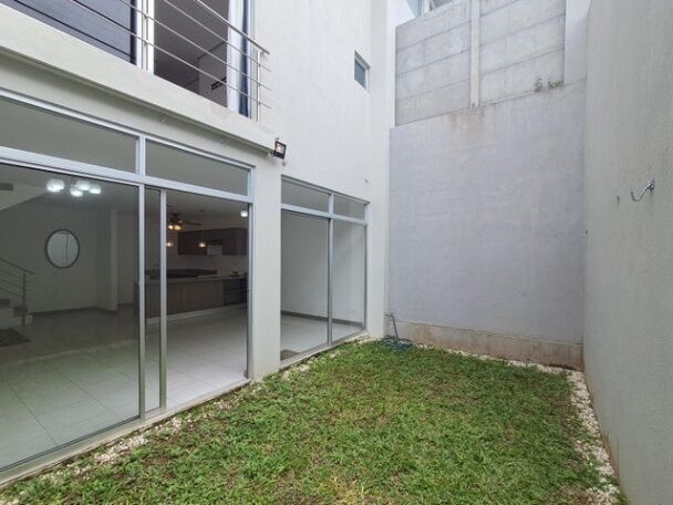 MLS-26-275 VENTA CASA SANTO DOMINGO HEREDIA  in Santo Domingo, Heredia — $250,000