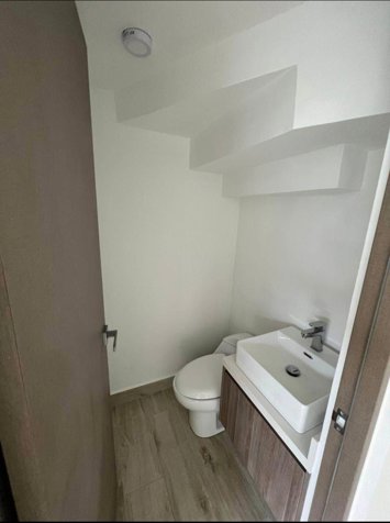 Lindo apartamento en alquiler en San Rafael, Escazú, San José — $1,700 - Foto 3 de 7
