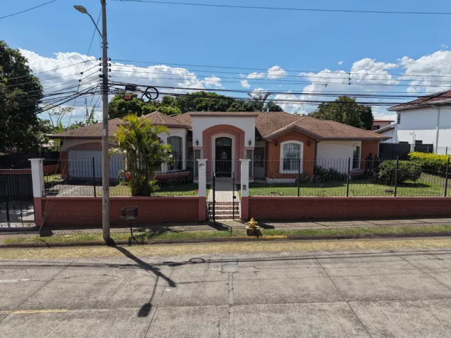 Spacious luxury 3-bedroom house - Bariloche, Heredia in Barrantes, Flores, Heredia — $675,000 - Photo 2 of 35
