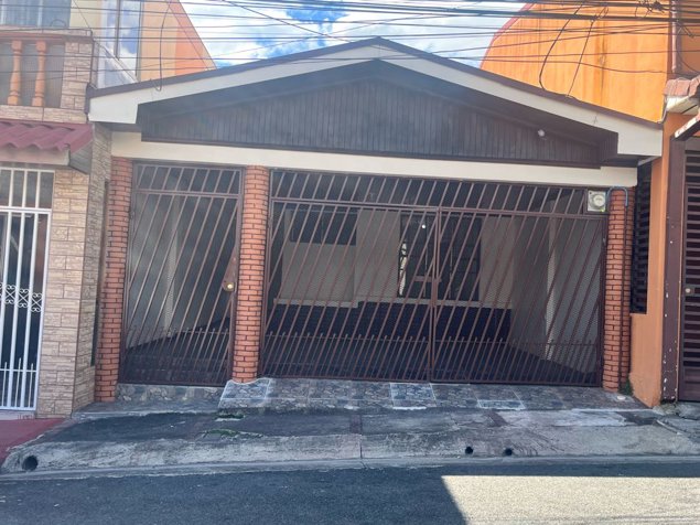 Venta de casa para inversión en Heredia Ulloa in Ulloa, Heredia — ₡ 105 000 000