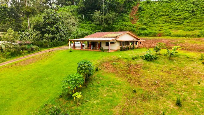 Casa con Vista 360 y clima fresco en zona Alta a 20min de La Fortuna en Monterrey, San Carlos, Alajuela — ₡ 125 000 000 - Foto 3 de 19