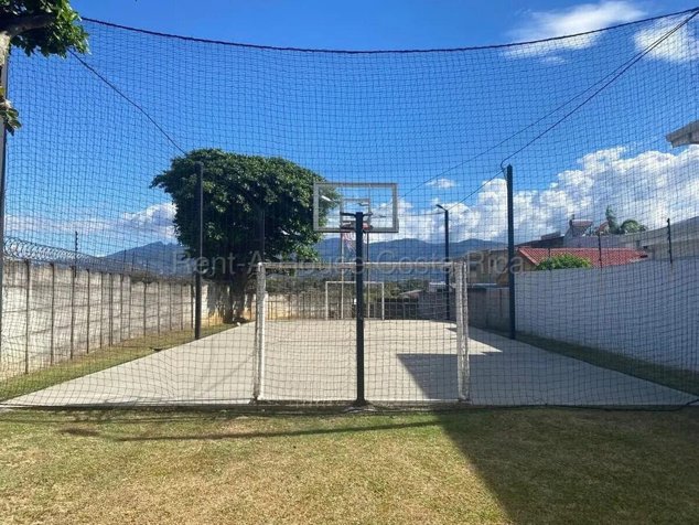 CASA EN VENTA EN GUÀCIMA ALAJUELA en Guácima, Alajuela — ₡ 190 000 000