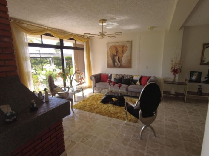 Venta de Casa + 4 APTOS en Vasquéz de Coronado.  en San Isidro, Vázquez de Coronado, San José — ₡ 500 000 000