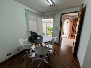 Alquiler de casa con amplio jardín y chimeneas en Granadilla #27-786 GS en Granadilla, Curridabat, San José — $420,000 - Foto 4 de 11