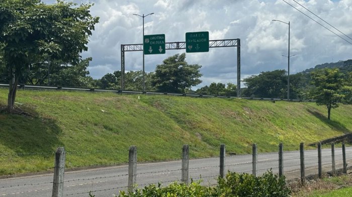 92,370m2 con casa de peon ideal para finca o urbanizar in Atenas, Alajuela — $2,771,100 - Photo 2 of 10